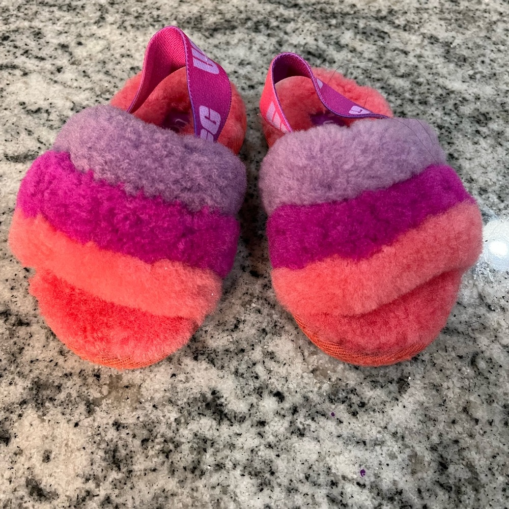 UGG Fluff yeah slides toddler size 5/6